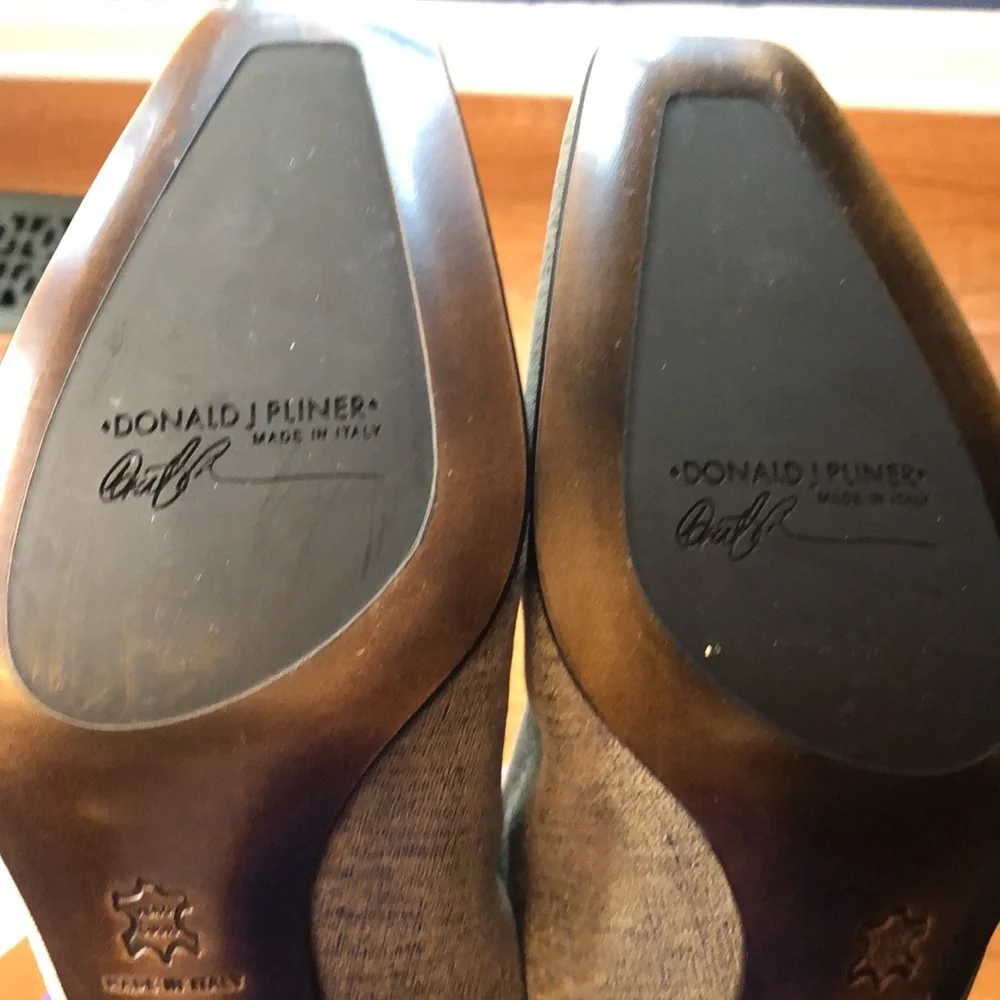 🔥 Closet Clear Out🔥. Donald Pliner kitten heels - Picture 6 of 10